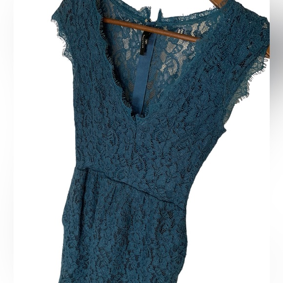 Aritzia Babaton Blue Lace Dress with Pockets - Picture 4 of 5